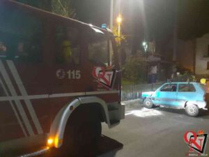 LOCANA – Incidente in frazione Casetti: auto contro la cancellata di una casa (FOTO)