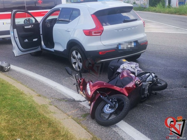 OZEGNA – Incidente alla rotatoria sulla Sp222: scontro auto e scooter(FOTO E VIDEO)
