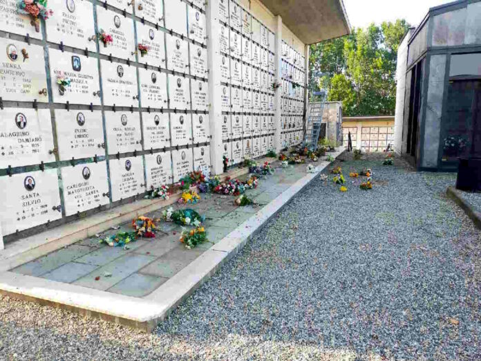 chivasso cimitero razzia portavasi