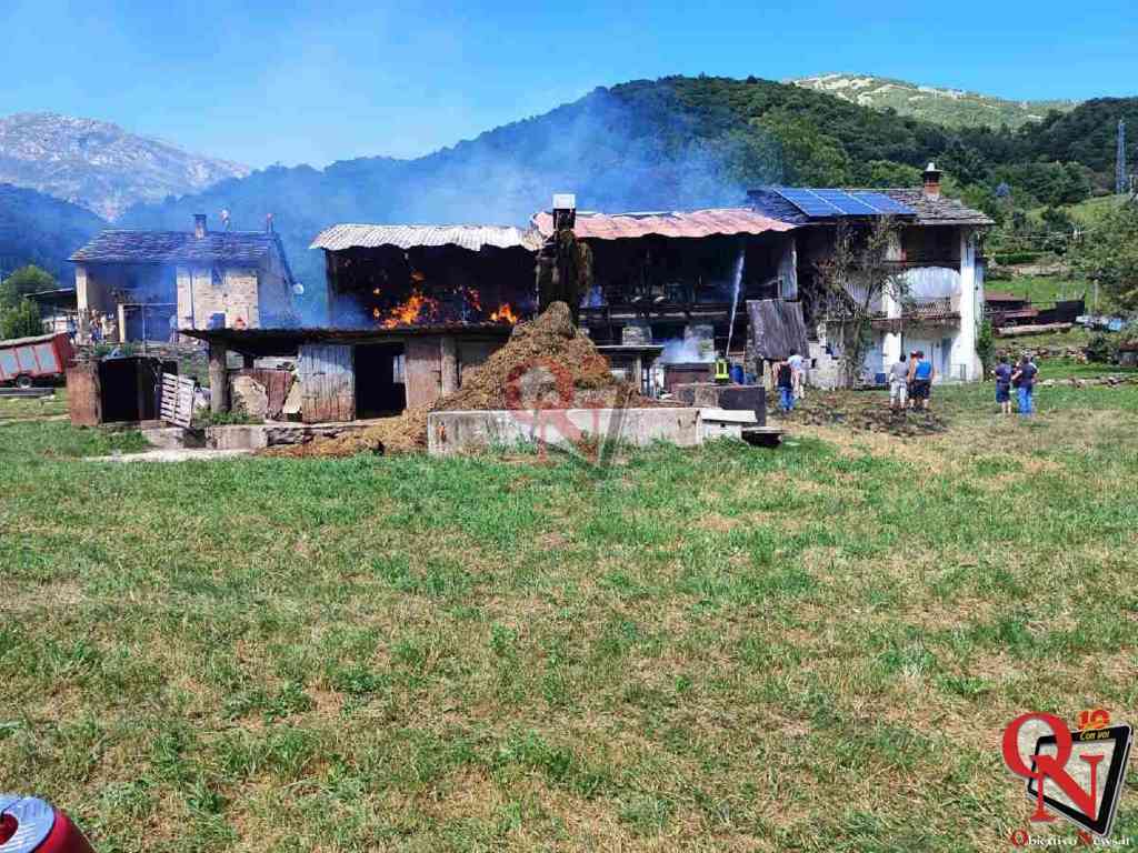 TRAVERSELLA – Incendio cascina in frazione Drusacco; numerose squadre di Vvf sul posto (FOTO)