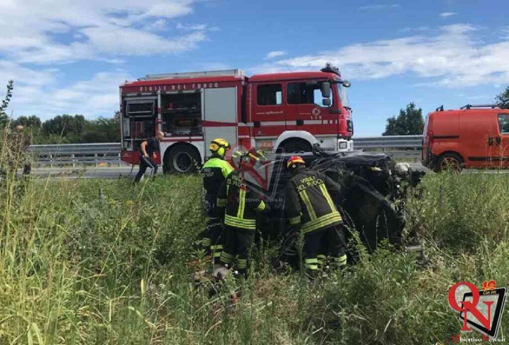 VOLPIANO – Incidente sull'Autostrada A5: auto si ribalta fuori dalla carreggiata, 3 feriti (FOTO)