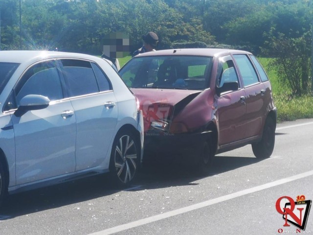 CASTELLAMONTE – Tamponamento tra due auto sulla Sp222; 4 persone coinvolte (FOTO)