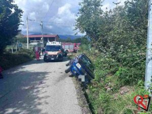 CORIO – Auto con padre e due bimbi esce di strada; l’uomo ricoverato al Cto, illesi i bimbi (FOTO)