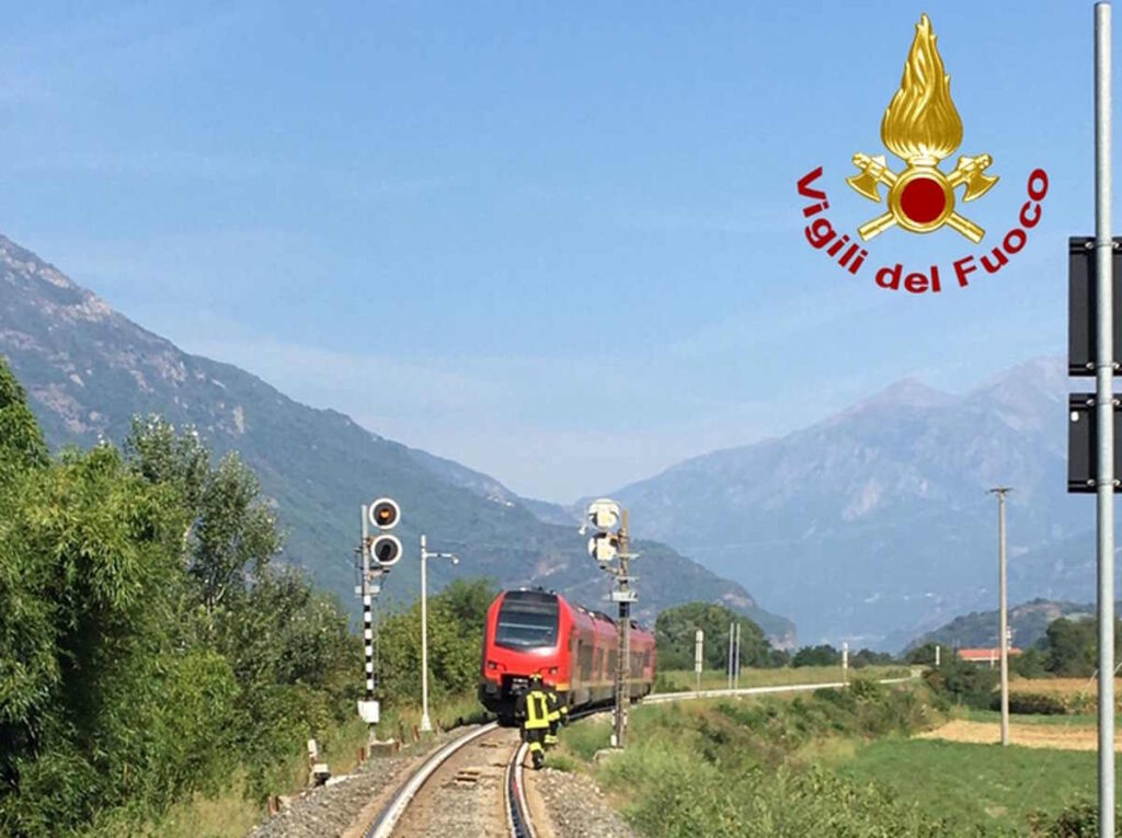 MONTALTO DORA – Tratta ferroviaria Chivasso-Aosta: uomo urtato da un treno (FOTO) 2 montalto dora urtata treno