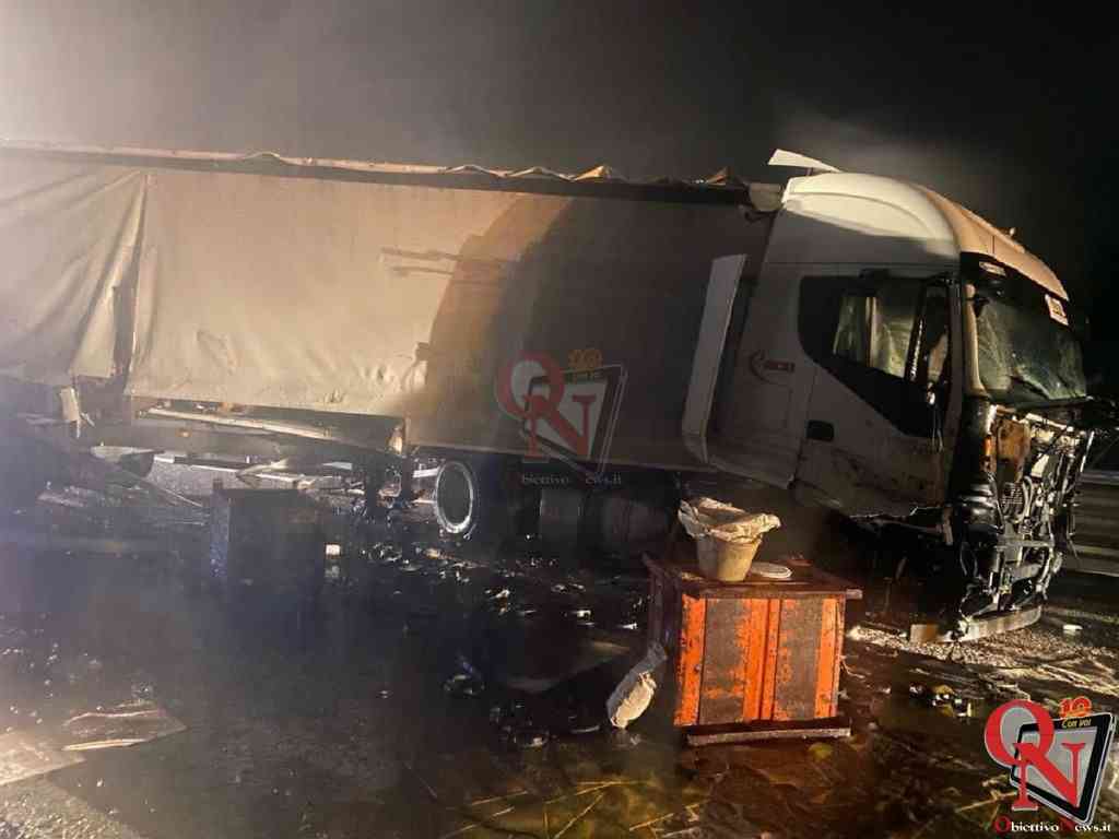 SAN GIORGIO CANAVESE / VOLPIANO – Incidente su A5, camion si schianta contro il guardrail; autostrada chiusa (FOTO)