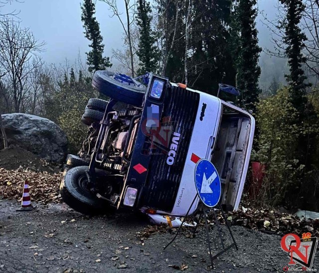 ronco camion ribaltato