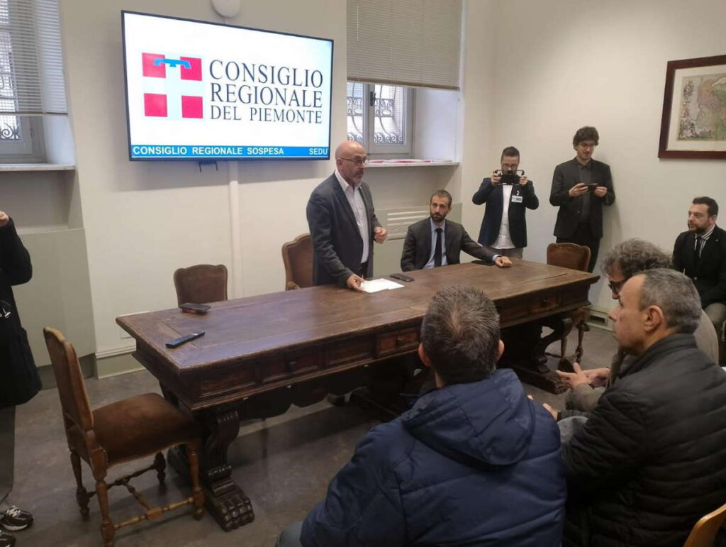 TORINO - I lavoratori della Lear chiedono aiuto al Consiglio Regionale 1 TORINO - I lavoratori della Lear chiedono aiuto al Consiglio Regionale