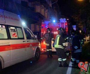 CORIO – Crolla un balcone; 3 feriti tra cui una volontaria 118 (FOTO)