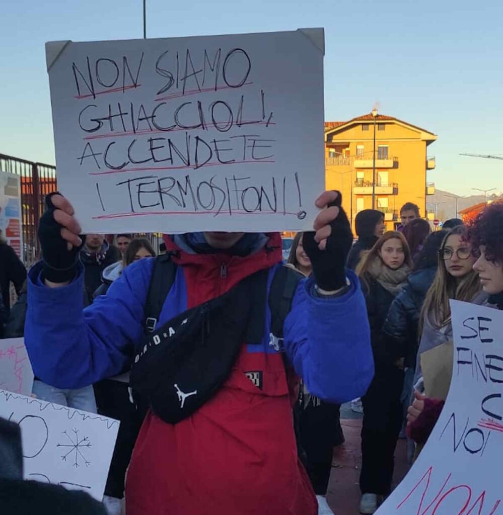 CALUSO - Martinetti: gli studenti scioperano per freddo e bagni in condizioni precarie (FOTO)