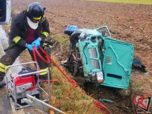 SAN GIUSTO CANAVESE – Incidente sulla Sp40 per Foglizzo, auto ribaltata (FOTO E VIDEO)