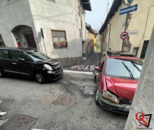 CUCEGLIO – Scontro tra due auto in via XX Settembre (FOTO)