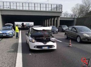 BORGARO TORINESE – Incidente in tangenziale nord, coinvolti tre veicoli