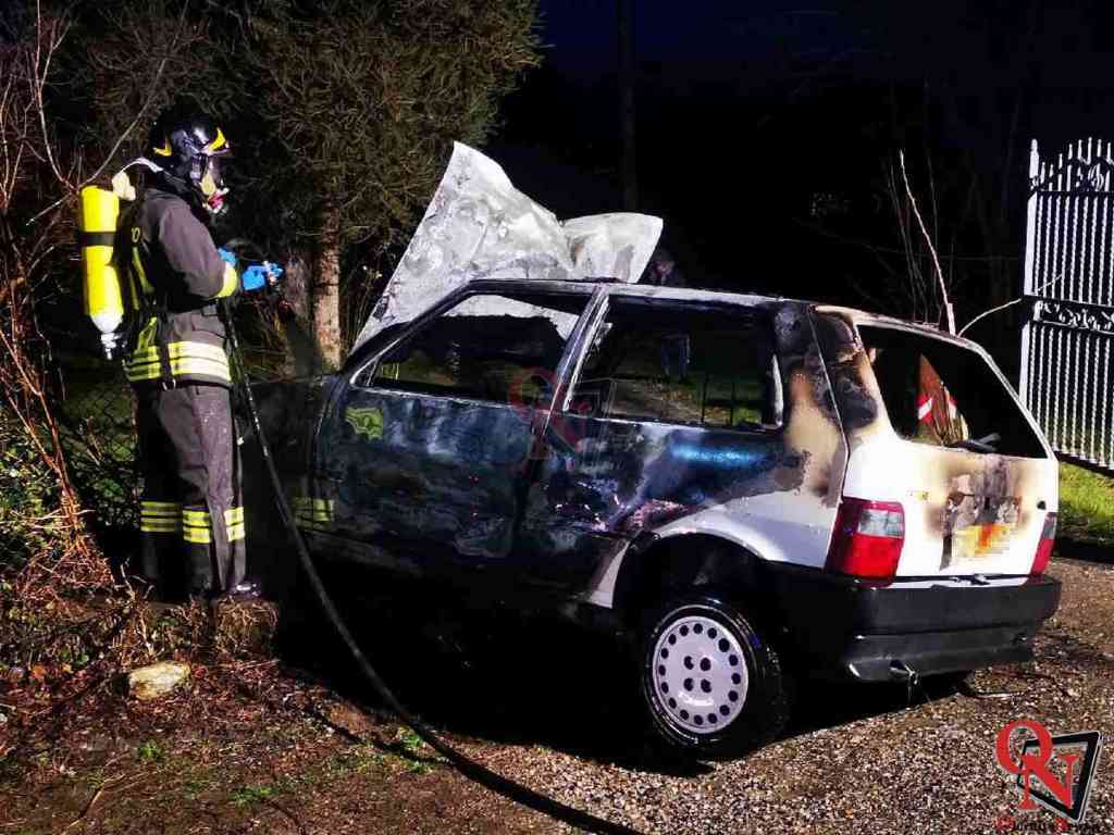 FRONT – Auto si schianta contro gli alberi e prende fuoco (FOTO E VIDEO)