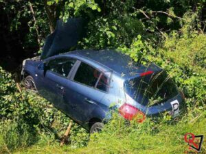FRONT – Via Busano: auto esce di strada e finisce contro ad un albero (FOTO E VIDEO)