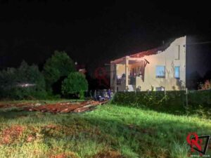 BUSANO – Casa scoperchiata e danni ad altre abitazioni: è stato un episodio di downburst
