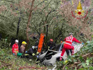ASTI – Auto sulla Sp58 verso San Damiano, precipita nella scarpata