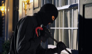 MAZZÈ / CHIVASSO – Ladri in azione: furto in diverse abitazioni