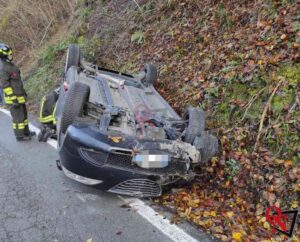 FRONT – Auto si ribalta sulla Sp21dir che conduce a Vauda (FOTO)