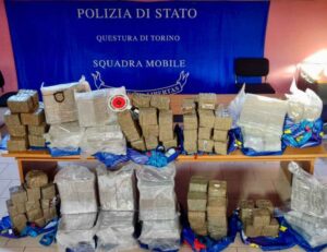 LEINI – Sequestrati 135 di Hashish