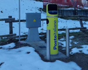 ALPETTE – Riqualificazione: Poste Italiane installa le colonnine di ricarica elettrica