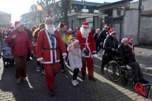 BOSCONERO – Successo per la prima edizione del Giro dei Babbi Natale (FOTO)