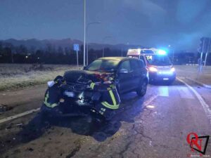 BUSANO – Incidente alla rotonda di via Bruda, coinvolte due vetture (FOTO)