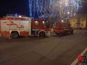 PONT CANAVESE – Principio di incendio sul balcone di un alloggio