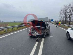 CASELLE / LEINI – Incidente sulla 460: coinvolti un’auto e un camion (FOTO)