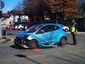 FAVRIA – Incidente all’incrocio tra via Europa e Via Bonaudo: coinvolte 2 auto (FOTO E VIDEO)