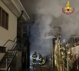 LEINI – Incendio garage in frazione Tedeschi (FOTO)