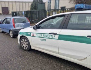 FELETTO – Alla guida senza patente: inseguito e bloccato dalla Polizia Locale