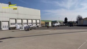 CASELLE – Trattenevano le imposte per aerotaxi versate da 12mila passeggeri: 343 società nei guai