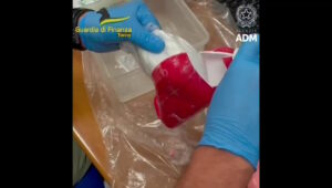 CASELLE – Arrestata in aeroporto per traffico internazionale di droga (FOTO E VIDEO)