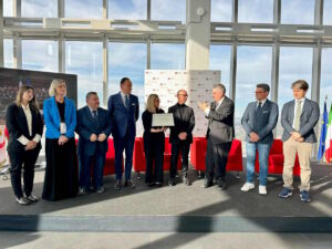 VALPERGA – Il Coro Artemusica accolto al Grattacielo della Regione Piemonte (FOTO)