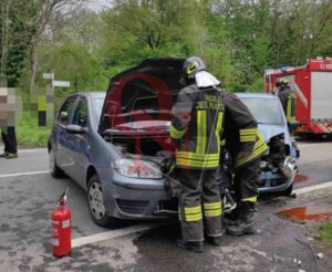 MONTALENGHE – Incidente all’incrocio tra via Arvat e strada per San Giorgio: 3 feriti non gravi (FOTO)