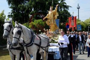 FELETTO – Giubileo dell’Assunta: Messa officiata anche dal Vescovo Monsignor Salera (FOTO)