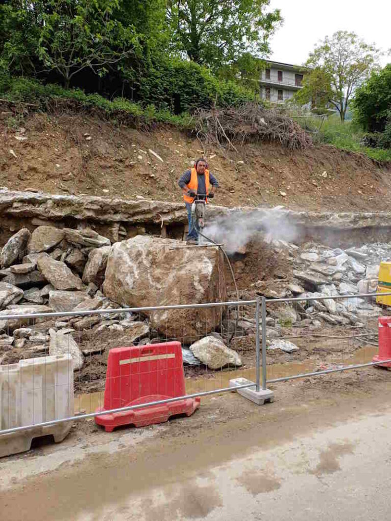 PONT CANAVESE – In corso i lavori di allargamento della Sp47 della ValSoana 1 pont canavese allargamento sp47 3