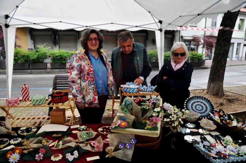 RIVAROLO CANAVESE – Tanti espositori e avventori al Mercatino dij Biautagambe (FOTO) 4 rivarolo mercatino biautagambe3 res