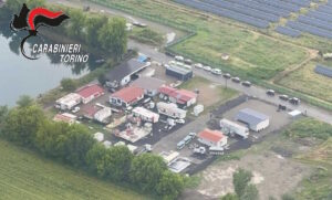 SETTIMO TORINESE – Esplosivi e costruzioni abusive: 5 denunce al campo nomadi