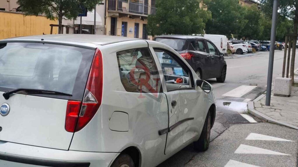 Scontro auto furgone allincrocio di viale Berone 14