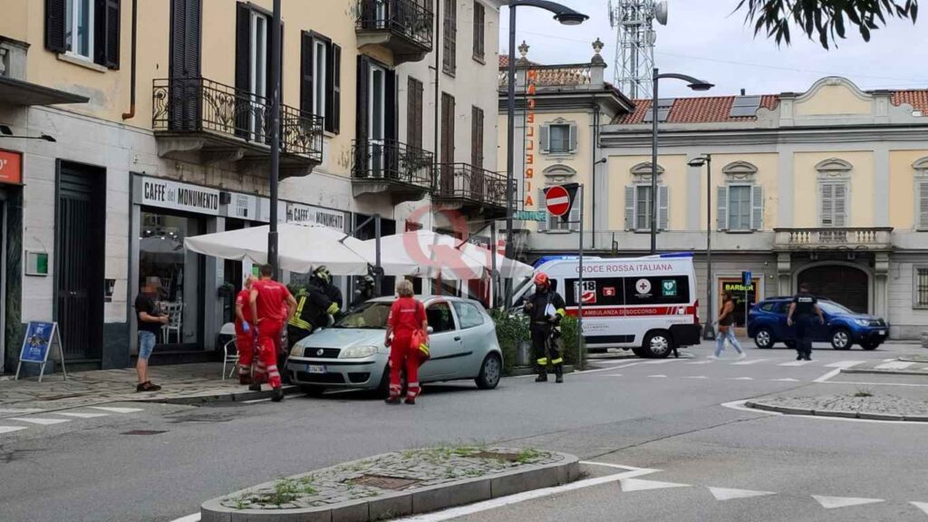 Scontro auto furgone allincrocio di viale Berone 3