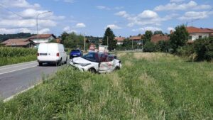 CASTELLAMONTE – Fraz. Spineto: scontro tra due auto sulla Sp58 (FOTO E VIDEO)