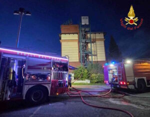 VOLPIANO – Incendio nell’hotel in disuso di via Brandizzo