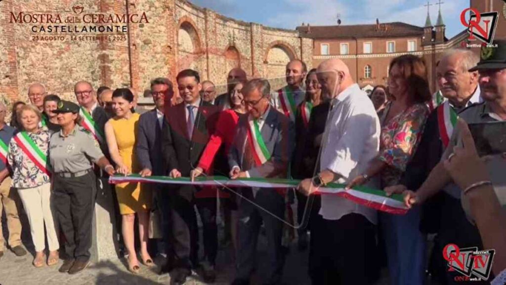 Taglio del nastro alla rotonda Antonelliana per la 64esima Mostra della Ceramica