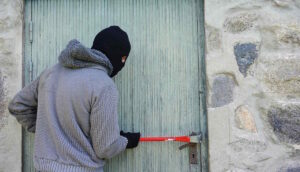 CHIVASSO – 29enne colto sul fatto durante un furto in villa ad Albenga