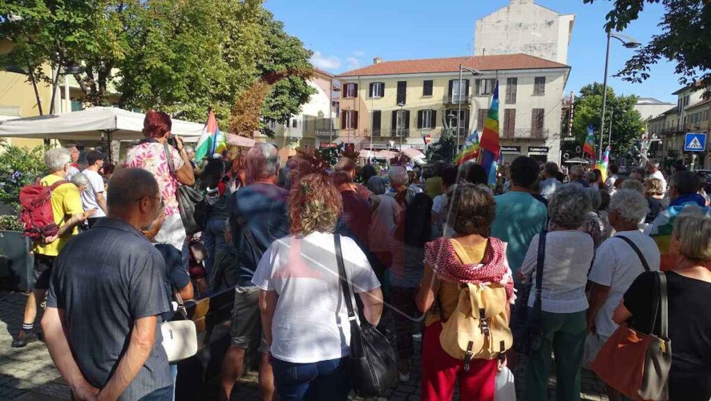 RIVAROLO CANAVESE - “Facciamo rumore”: Flash Mob per Gaza (FOTO E VIDEO) 5 rivarolo rumore per gaza4 res