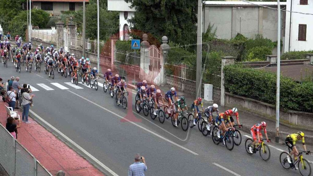 la vuelta partita da san maurizio canavese ha attraversato i comuni canavesani come rivarolo