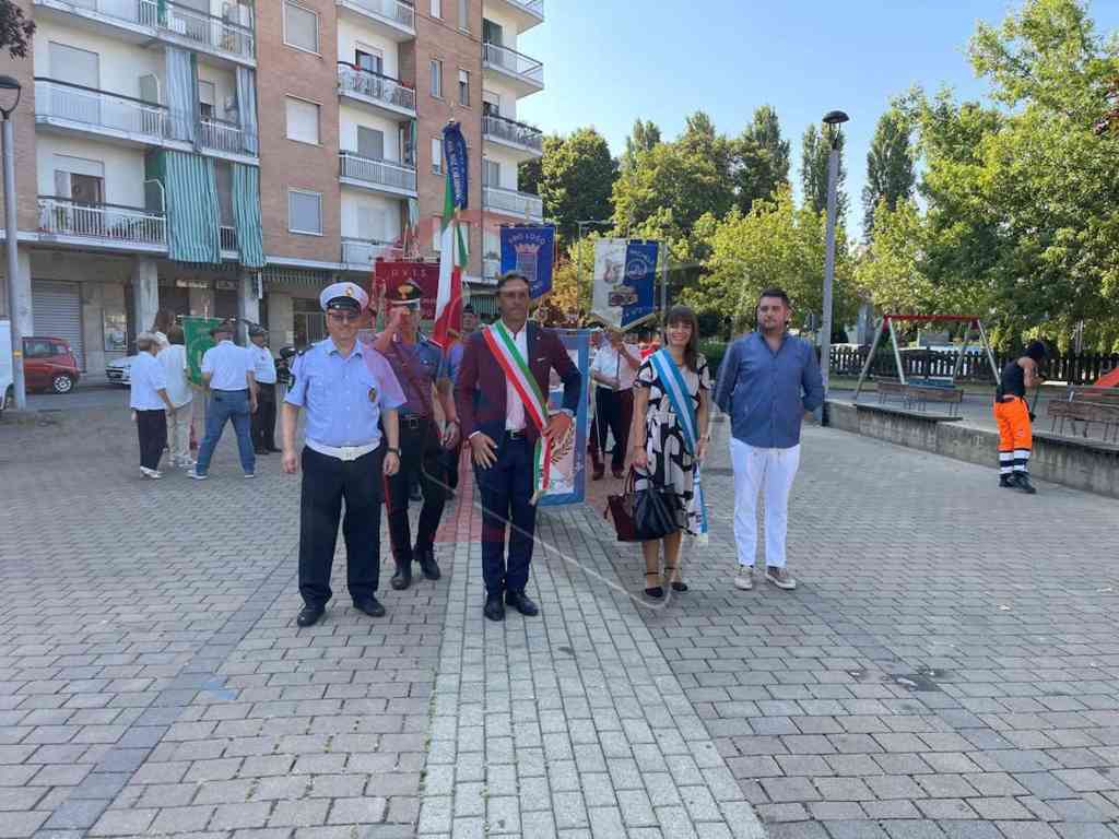 In testa alla processione per San Rocco a Volpiano, l'amministrazione