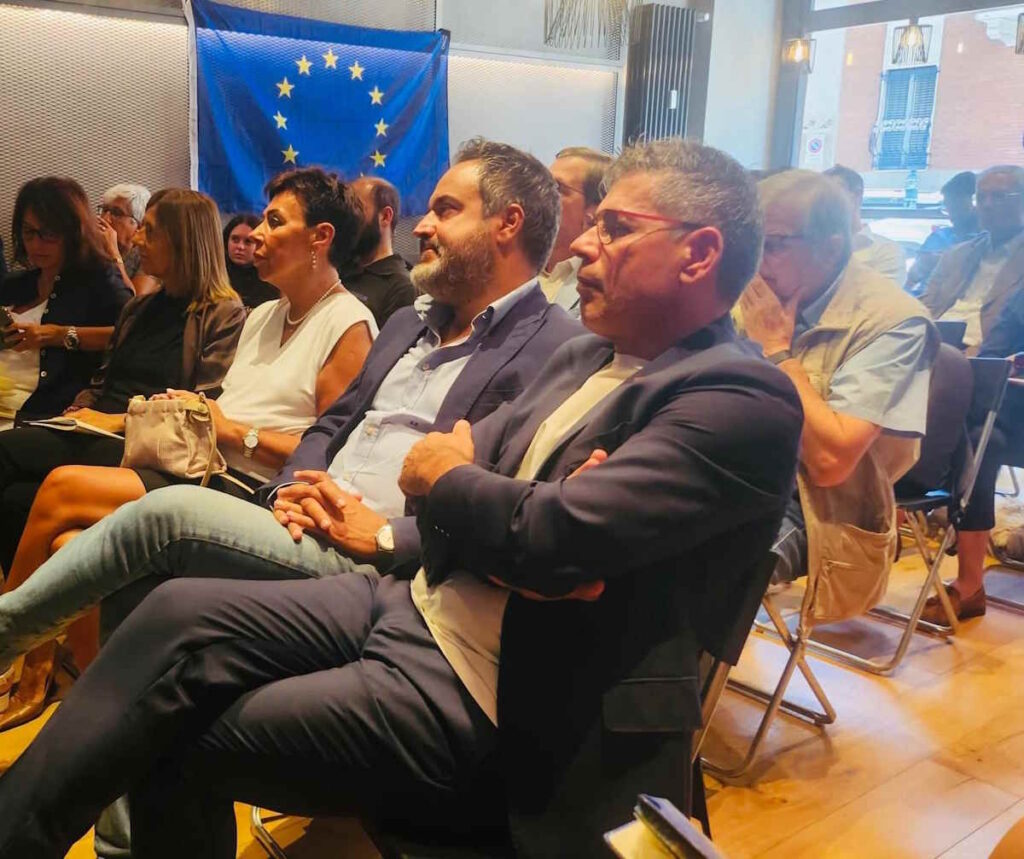 riunione del direttivo di Azione, bartoli tra il pubblico