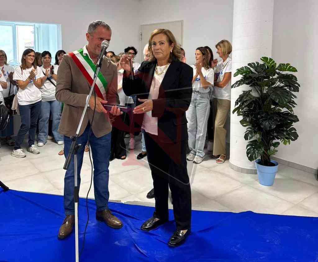 chiavi simboliche della nuova scuola dell'istituto comprensivo di caselle
